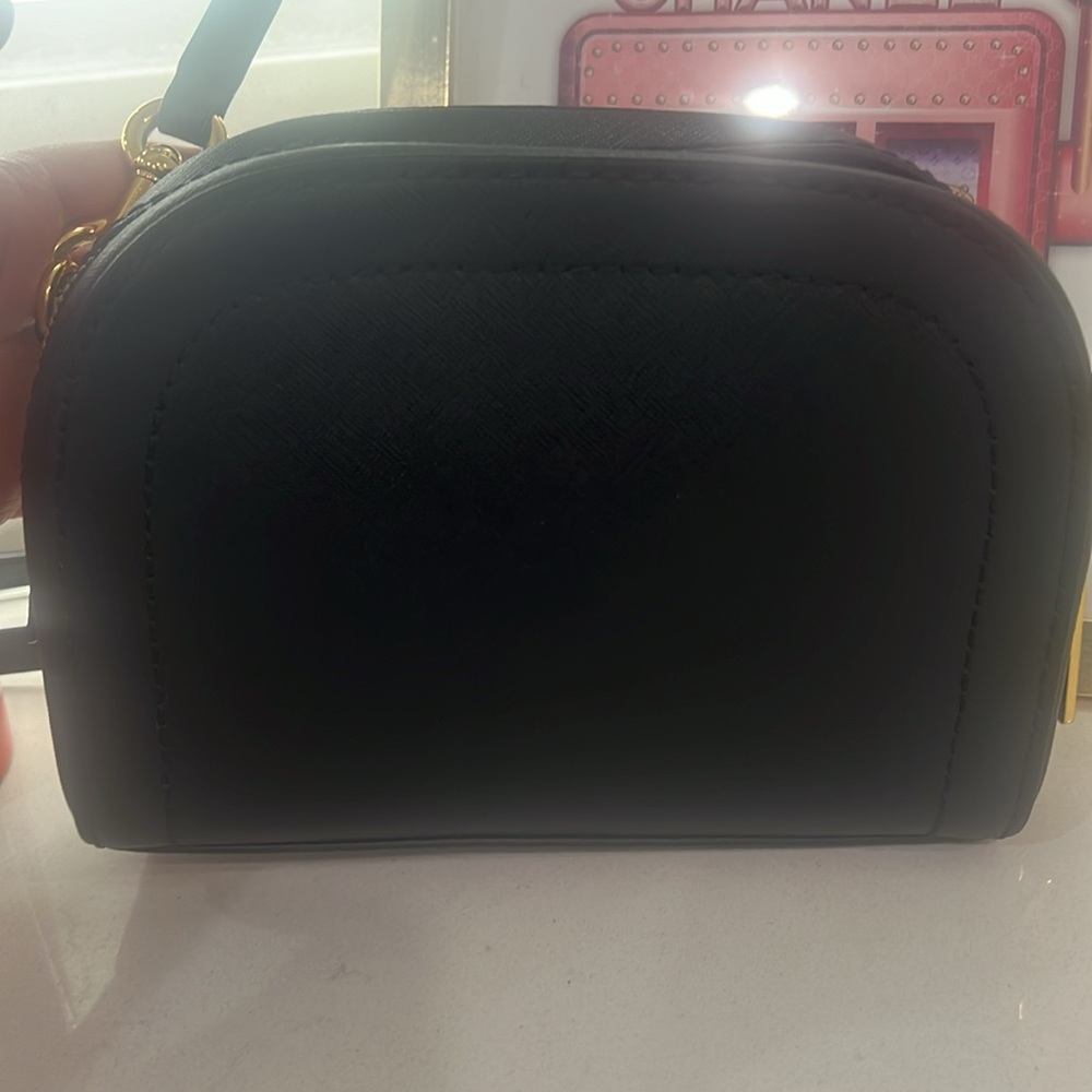 Marc Jacob’s EUC leather playback crossbody bag.  Travel purse removable strap. - Picture 9 of 13